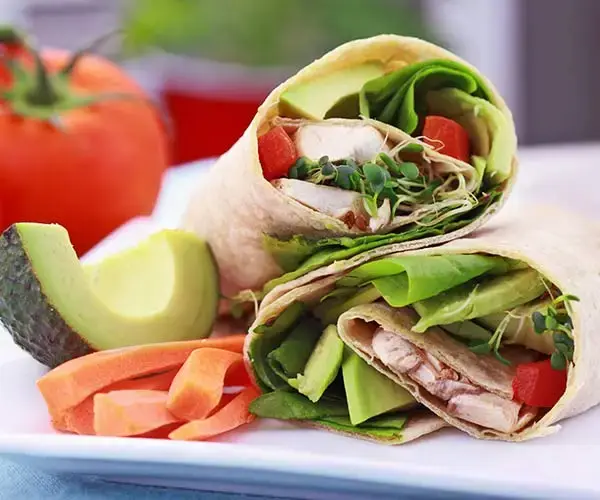 Eiwit Wrap met Garnalen, Spinazie en Tomaten